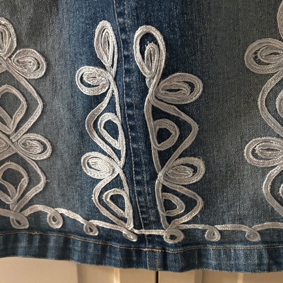 Vintage Betsey Johnson Blue Denim Mini Skirt with White Embroidery Y2K Size 2 - Picture 6 of 6
